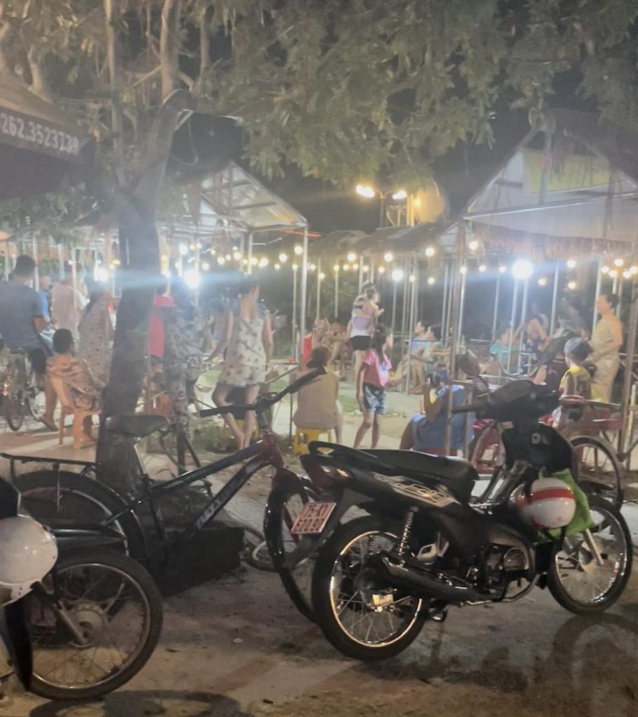 Chợ đêm Vinh Hiền nơi hội tụ các món ăn đặc sản đậm chất Huế